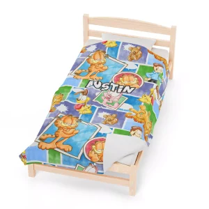 Purrfect for naps: Snuggle under the softness of a Garfield fleece throw blanket.