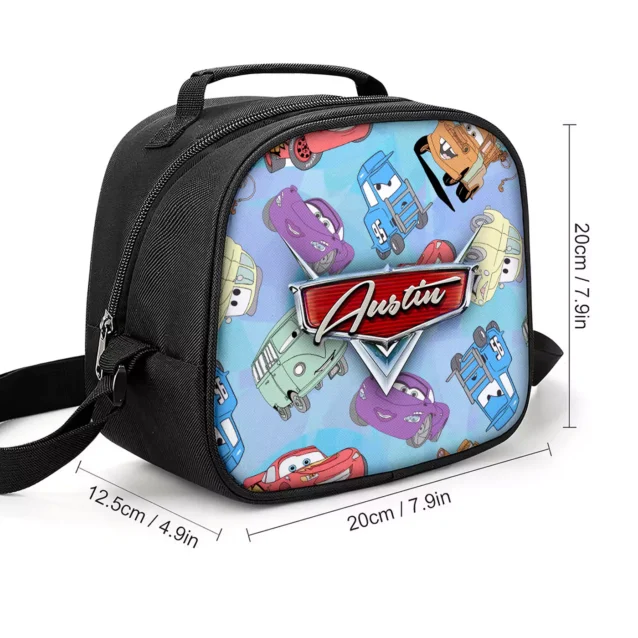 Size guide for the Lightning McQueen lunch bag: 7.9 x 7.9 x 4.9 inches (20 x 20 x 12.5 cm), with the adjustable shoulder strap.